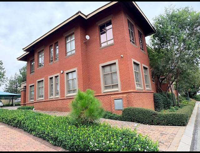 700M² OFFICE FOR SALE IN FOURWAYS